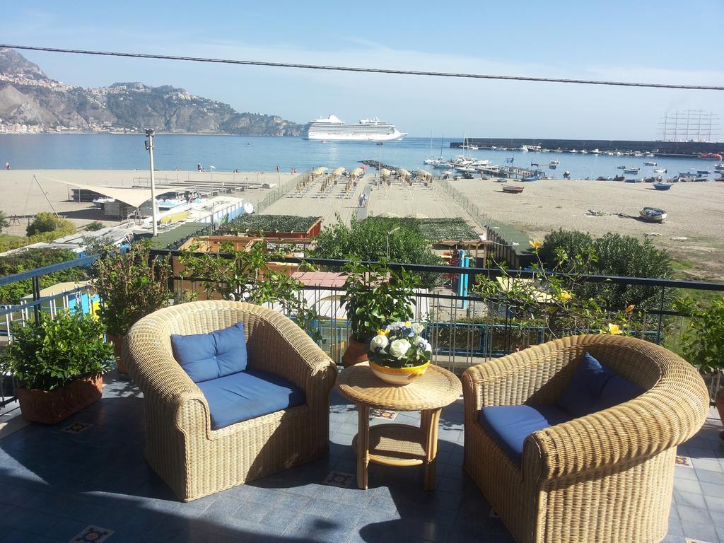 Apartamento Terrazza Sul Mare Giardini-Naxos Habitación foto