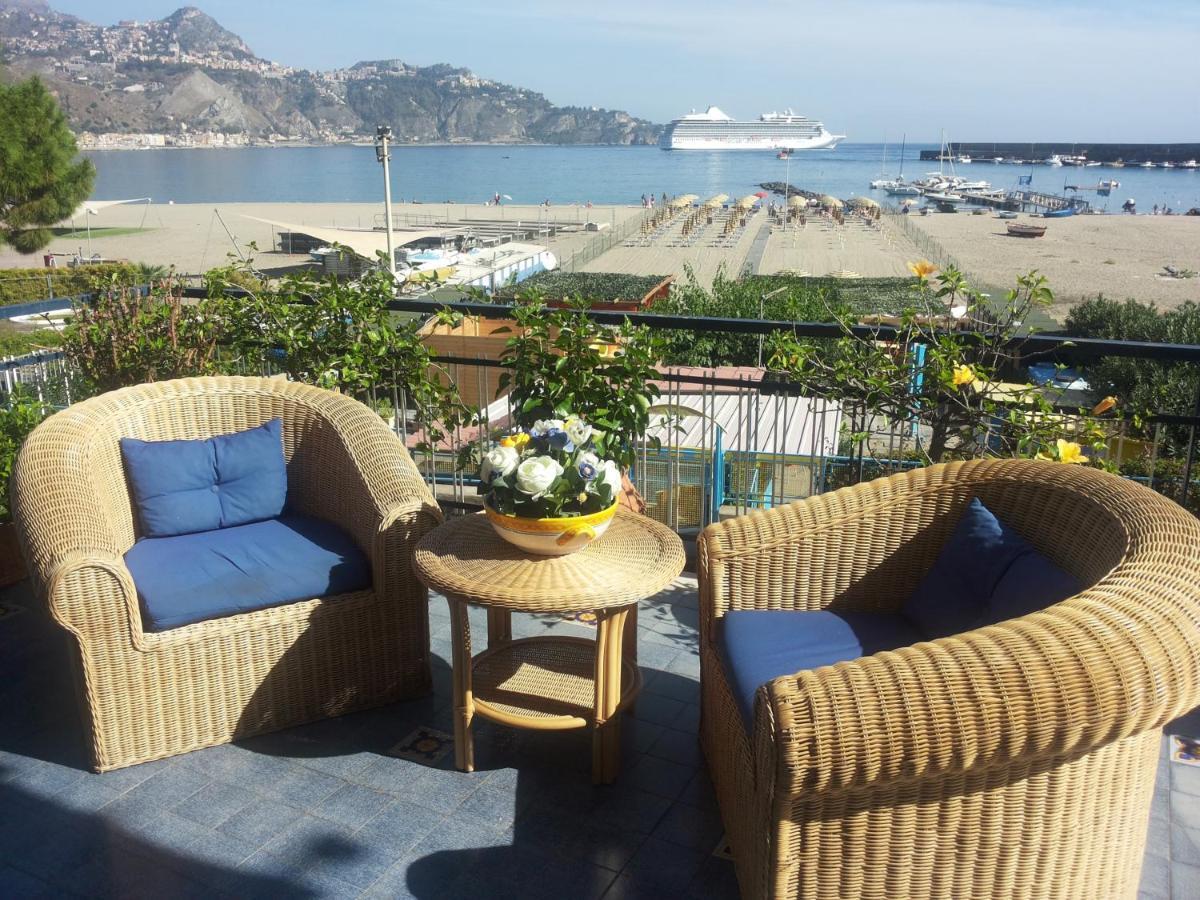 Apartamento Terrazza Sul Mare Giardini-Naxos Habitación foto