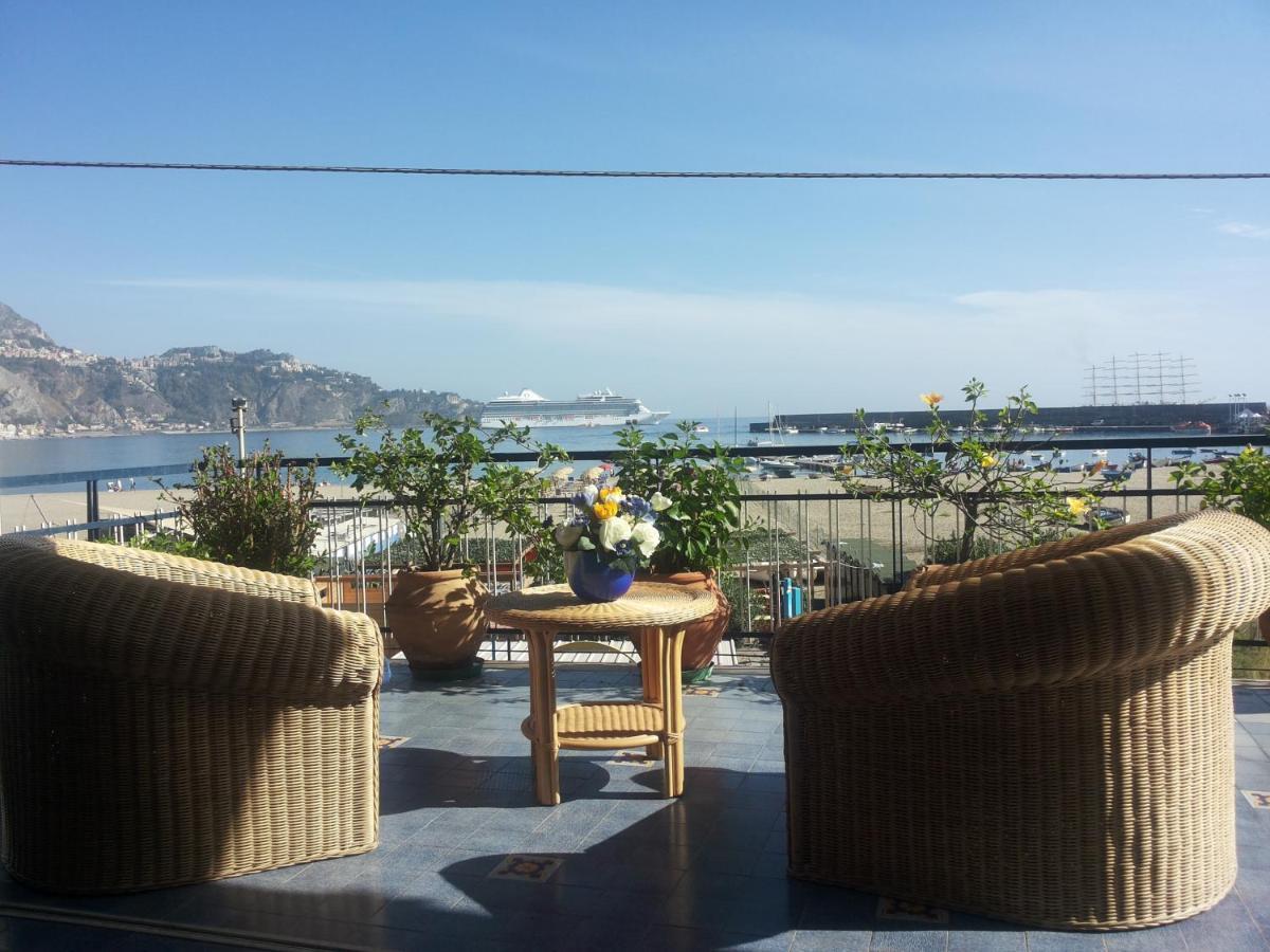 Apartamento Terrazza Sul Mare Giardini-Naxos Habitación foto